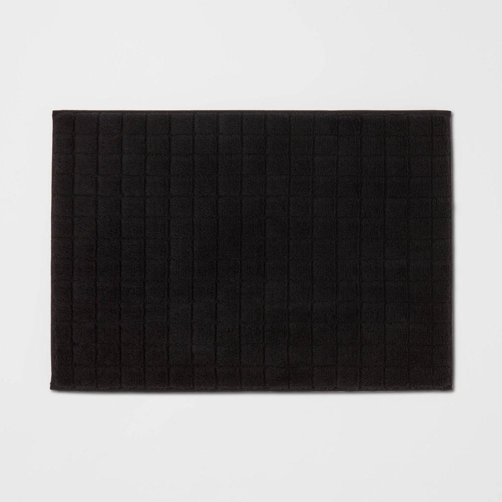 17inx24in Velveteen Grid Memory Foam Bath Rug Black - Room Essentials™