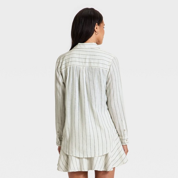 Camisa de lino con cuello y botones de manga larga para mujer - Universal Thread™ 2
