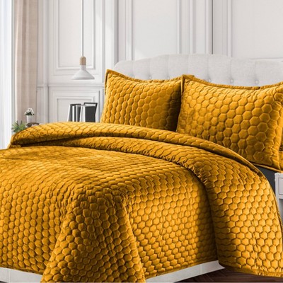 Tribeca Living 3pc Queen Lugano Honeycomb Velvet Oversized Solid Quilt Set Gold - Tribeca Living: Luxurious Comforter, Soft Bedding Set — фото 3