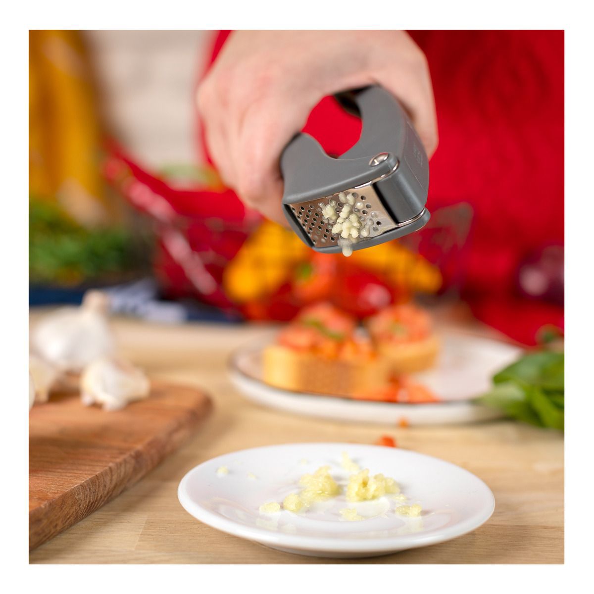 Kuhn Rikon 7-Inch Easy-Clean Garlic Press - thumbnail 2