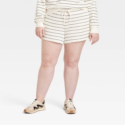 Women's Leisure Studio Mid-Rise Fleece Shorts - Universal Thread™