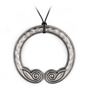 Royal Selangor Hand Finished The British Museum Collection Pewter Witham Shield Pendant Gift - 1 of 4
