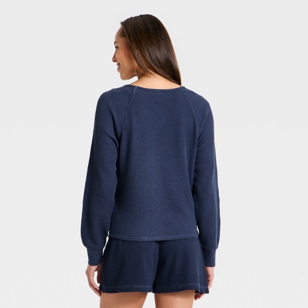 Playera de cuello redondo de manga larga con textura waffle para mujer - Universal Thread™ 2