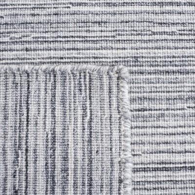 Nomadic Essence Gray Synthetic 4' x 6' Handwoven Flatweave Rug