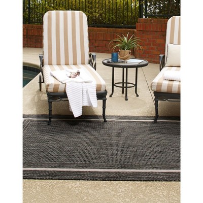 Easy-Care Reversible Black Synthetic Outdoor Rug 4' x 6'