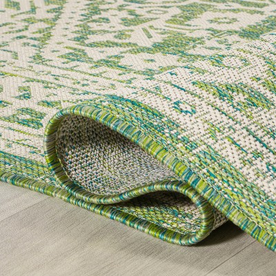 Sinjuri Cream/Green Medallion 4'x6' Synthetic Indoor/Outdoor Rug