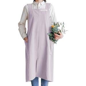 Elegant and Practical: Unisex Cross-Back Apron in Soft Cotton - Features Convenient Pockets for a More Organized Cooking Experience - 1 of 4