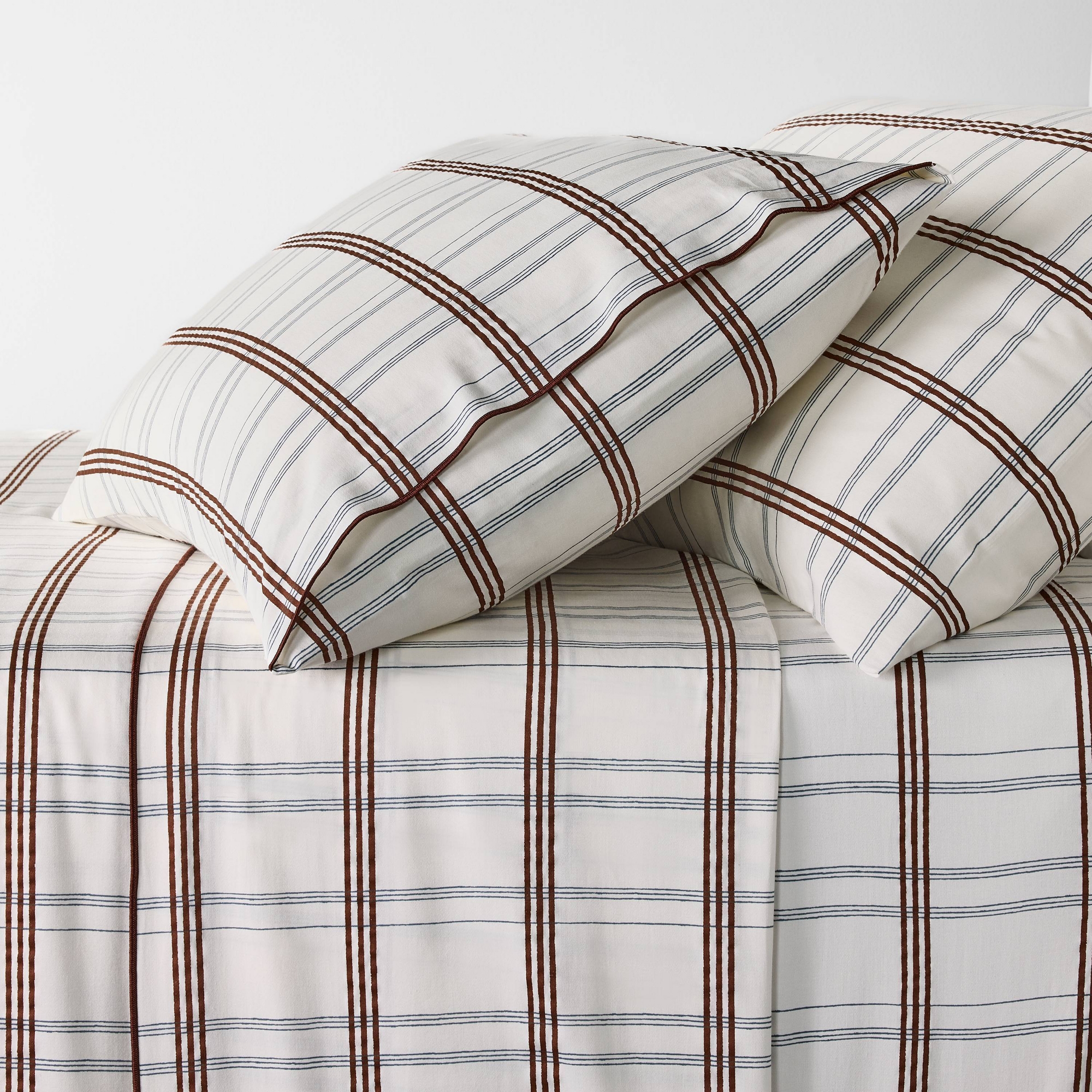 Queen 300 Thread Count Contrast Merrow Edge Plaid Sheet Set Cream/Navy/Burgundy - Threshold™ designed with Studio McGee