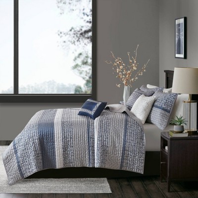 Navy Reversible Jacquard Full Quilt Set with Throw Pillows