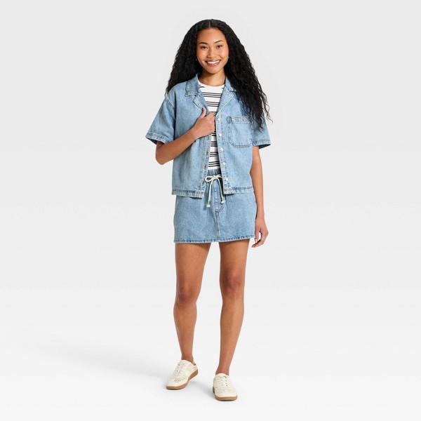 Camisa de Mezclilla para Playa con Cuello y Manga Corta para Mujer - Universal Thread™ Lavado Claro 3