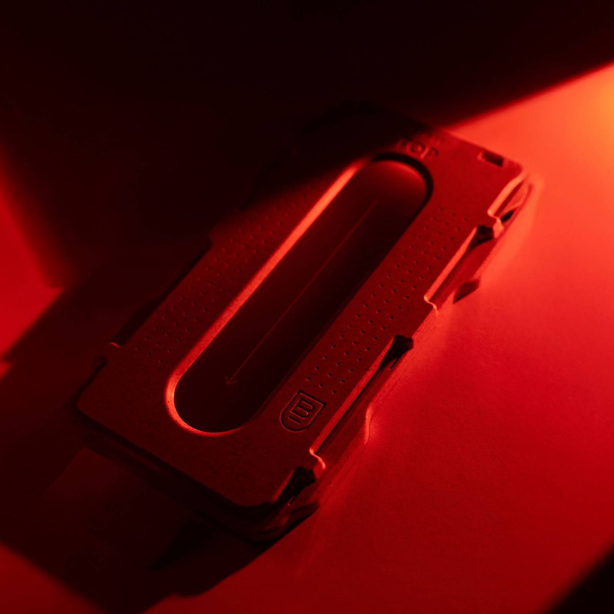 BodyGuardz Red Light Converter iPhone 17 Pro Max/16 Pro Max Screen Protector - Privacy - thumbnail 7
