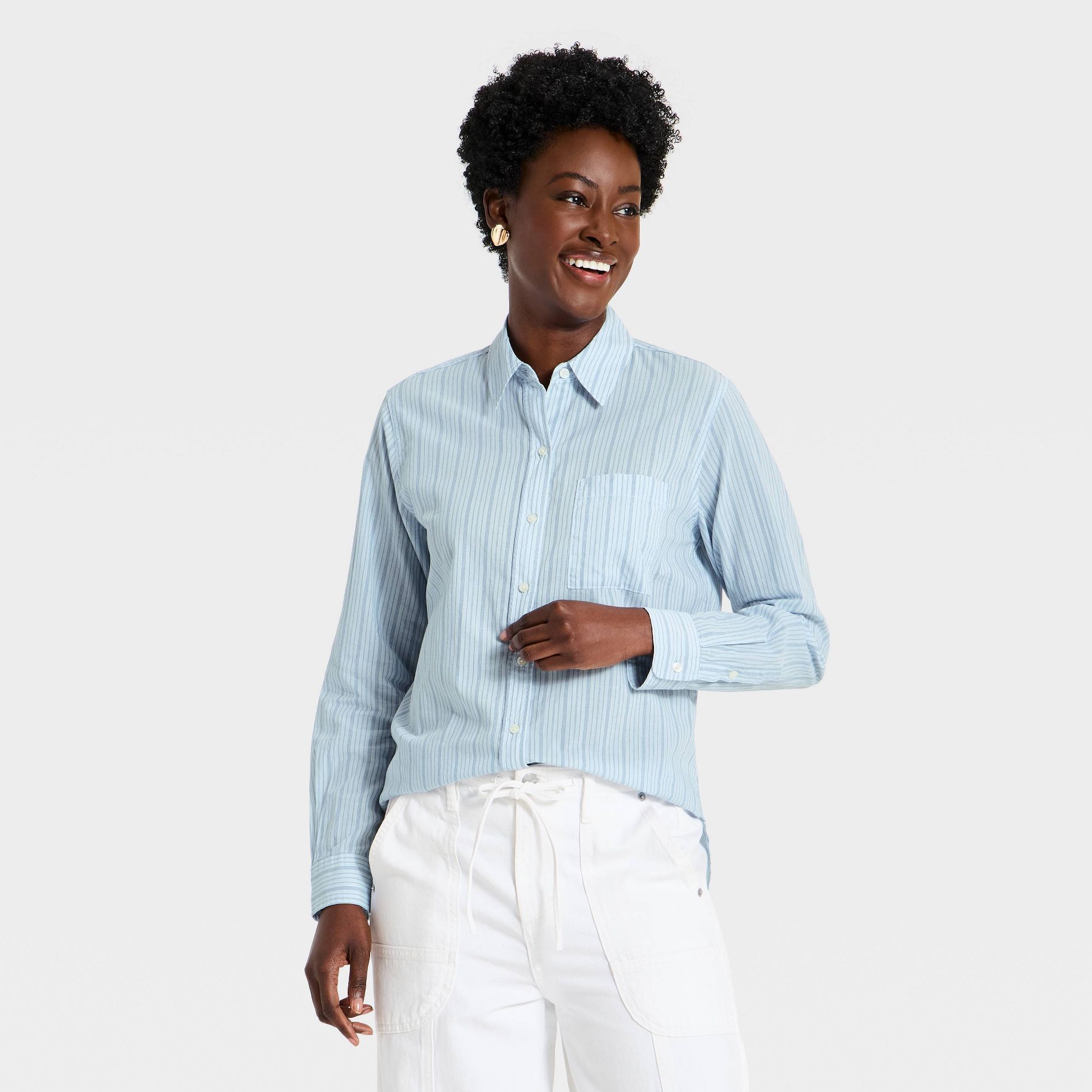 Women's Long Sleeve Relaxed Fit Collared Button-Down Shirt - Universal Thread™