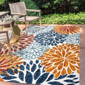 Crisantemo Floral Indoor/Outdoor Area Rug - JONATHAN Y - 1 of 4