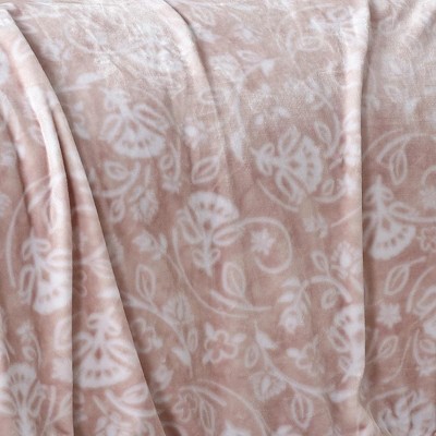 Full/Queen Pink and White Knitted Polyester Blanket