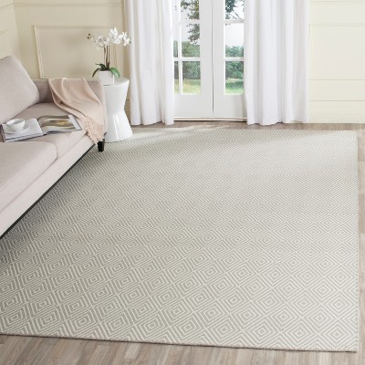 Light Grey and Ivory Hand-Hooked Wool 8' x 10' Area Rug