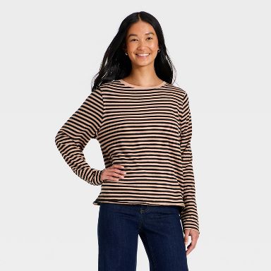 Women's Long Sleeve Boyfriend T-Shirt - Universal Thread™ Brown XS