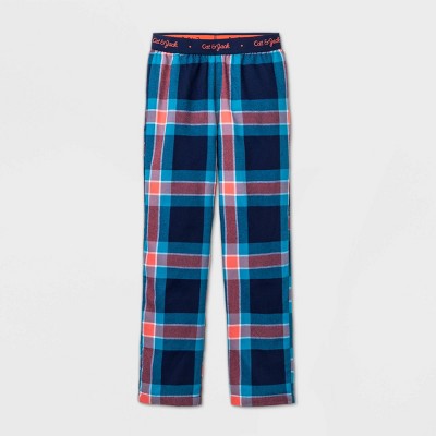 grey boots with black jeans