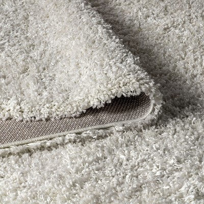 Luxurious White 5' x 8' Plush Shag Area Rug with Tassels