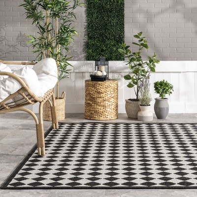 Black and White Checkered Synthetic Indoor Outdoor Rug, 4' x 6'