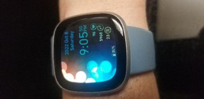 Fitbit Versa 4 Smartwatch - Platinum Aluminum With Waterfall Blue Band ...