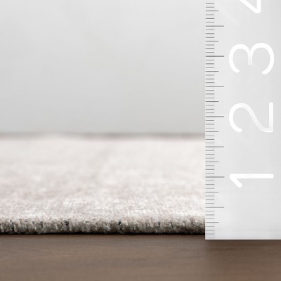 Khaleesi Light Gray Medallion Washable Synthetic Area Rug 5' x 8'