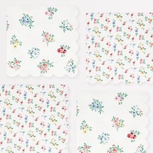 Meri Meri Ditsy Posy Scalloped Large Napkins (Pack of 16) - 1 of 4