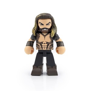 Diamond Comic Distributors, Inc. Justice League Arthur Curry/Aquaman (Toynk Exclusive) 4" Vinimate Vinyl Figure - 1 of 4