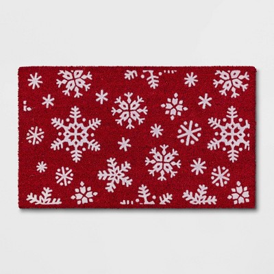 1'6"x2'6" Snowflakes Holiday Layering Doormat Red - Wondershop™
