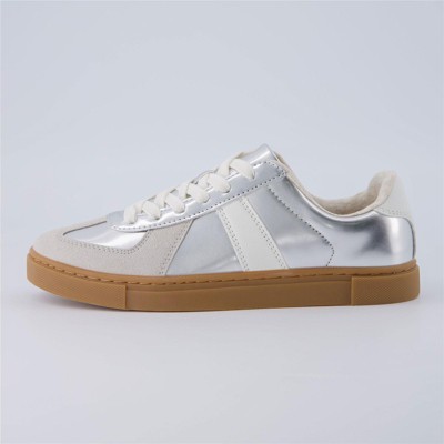 Женские кроссовки CUSHIONAIRE Bailey Womens Retro Sneaker, Classic Everyday Sneakers for Women with Sleek Rounded Toe and Memory Foam -Silver 8 — фото 3