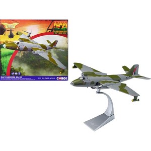 GAF Canberra Mk.20 Bomber Aircraft Vietnam War 1969 Royal Australian Air Force The Aviation Archive 1/72 Diecast Model by Corgi - 1 of 4