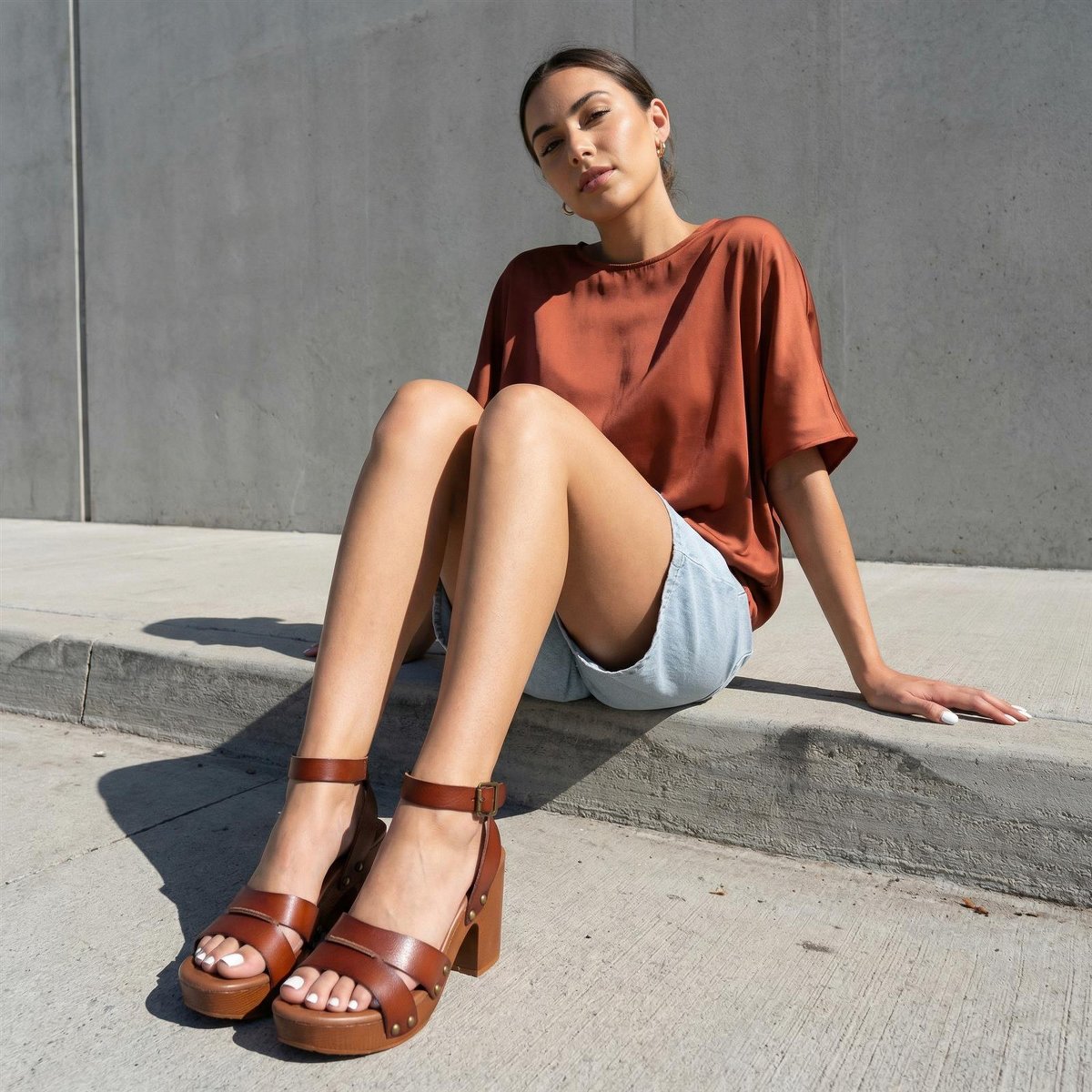Женские сандалии CUSHIONAIRE Dunes Sandra Faux Wood Block Womens Heels with Ankle Strap – Chunky Western Platform Sandals Women Comfort with Memory Foam, Whiskey 8 — фото 6