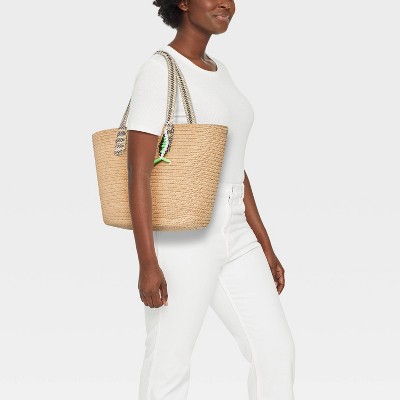 Universal Thread Straw Large Tote Bag with Fish Charm - Universal Thread™ Natural/Brown — фото 2