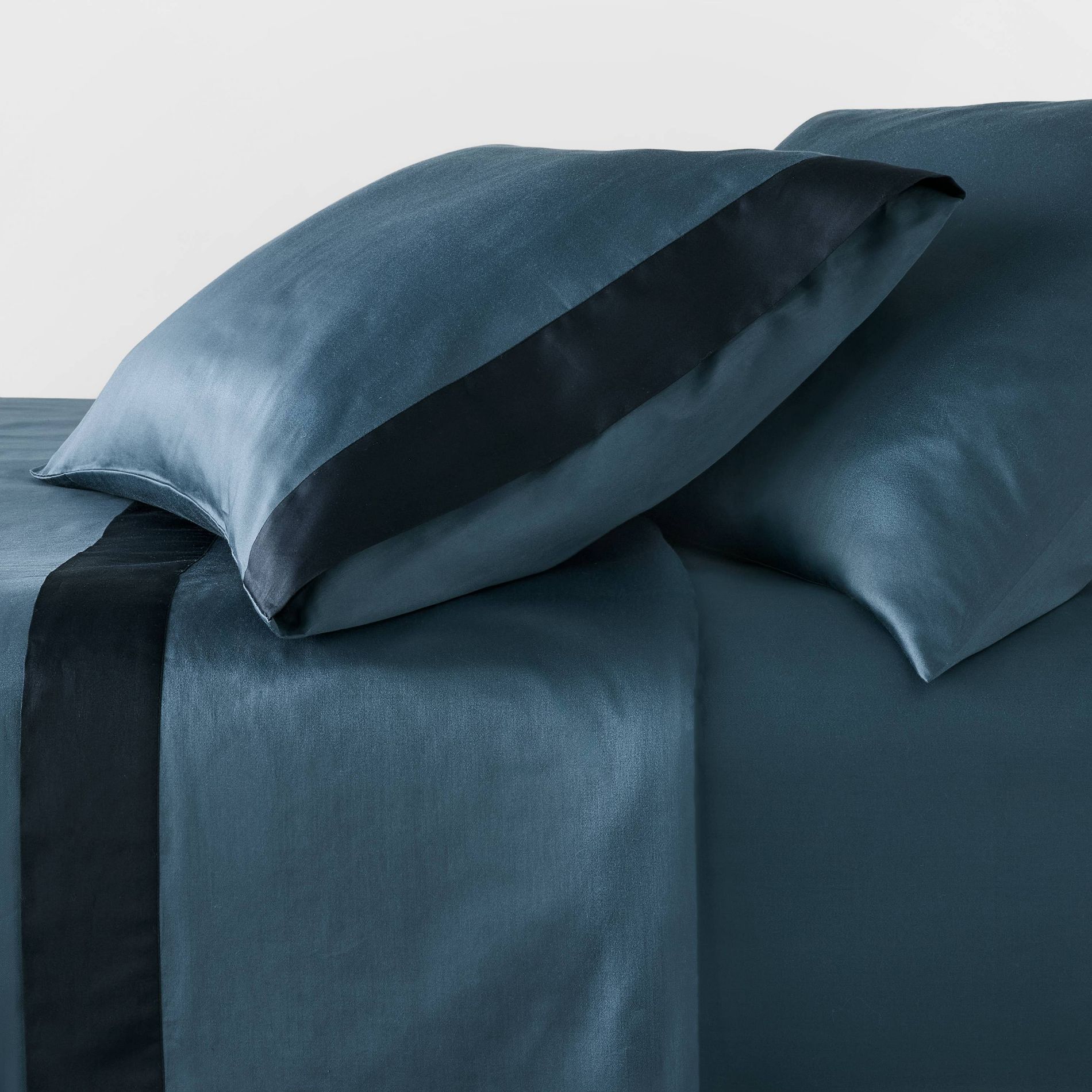 300 Thread Count Contrast Border Sheet Set Blue - Threshold™ designed with Studio McGee