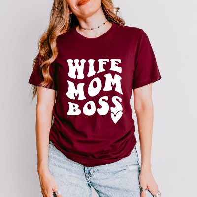 Simply Sage Market Wife Mom Boss Wavy Heart Short Sleeve Tee - XS - Maroon