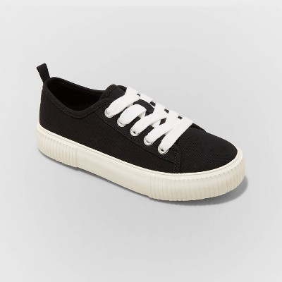 girls black tennis shoes