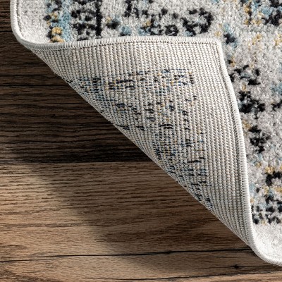 Gray Distressed Persian 5' x 7' Synthetic Area Rug