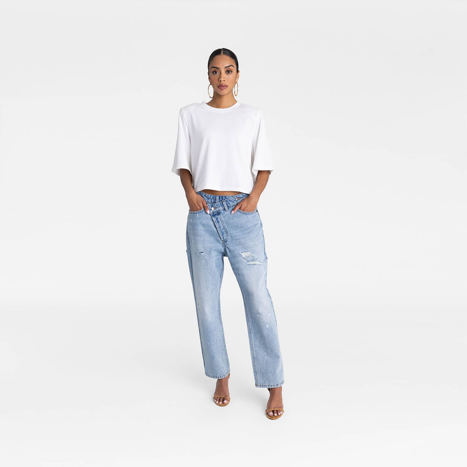 KBB by KAHLANA Women's Mid-Rise Tapered Leg 'The Dylan Jean' - Light Wash