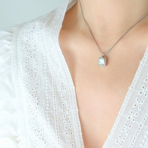 Clotth Shell Necklace Natural Seashell Pendant Minimalist Beach Jewelry for Women Summer Fashion Accessory - 1 of 4