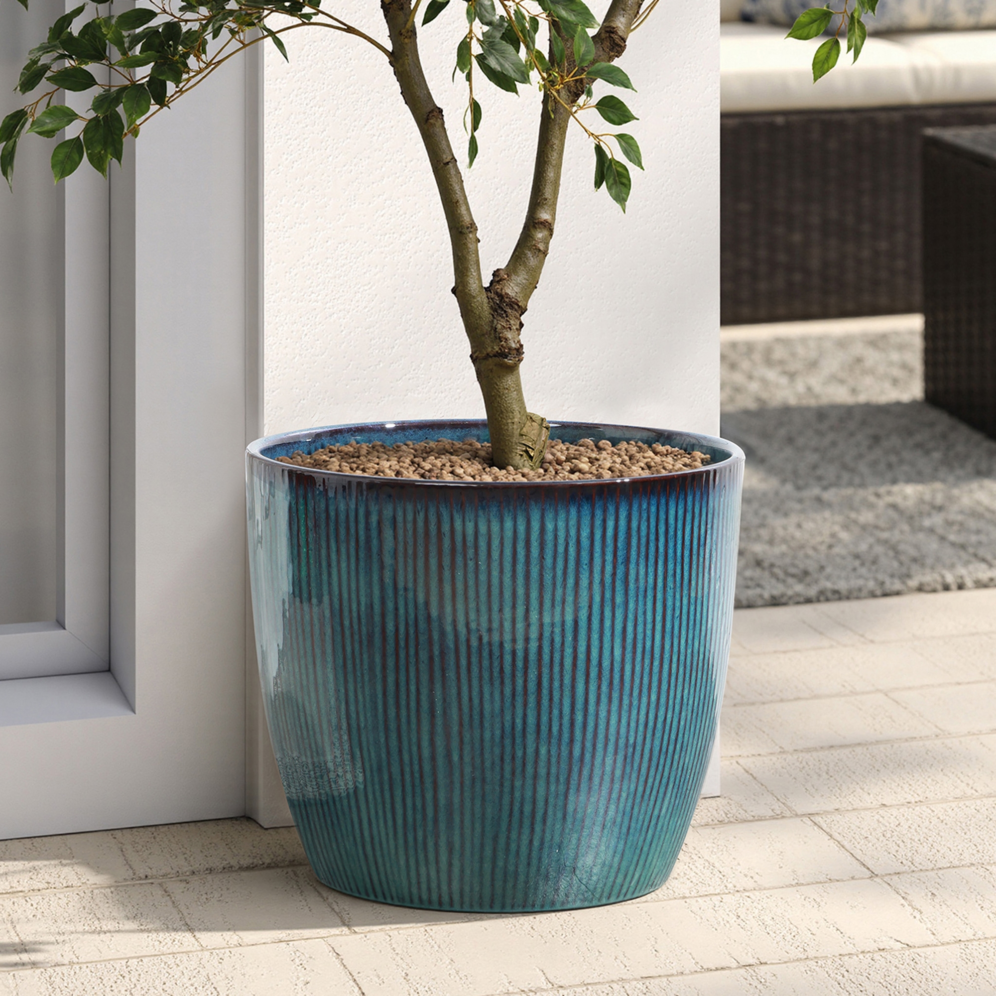 LuxenHome 15" Dia Large Round Plant Pots with Vertical Line Texture, Modern Blue Ceramic Planter for Living Room, Patio, Garden