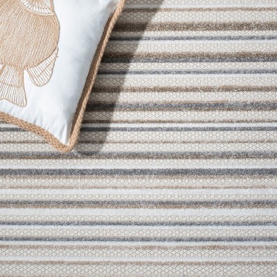 Ivory and Grey Geometric Reversible Synthetic Area Rug - 4'5" x 6'5"