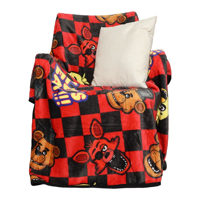 Five Nights At Freddy's Let's Eat 45" x 60" Throw Blanket, 3 of 4
