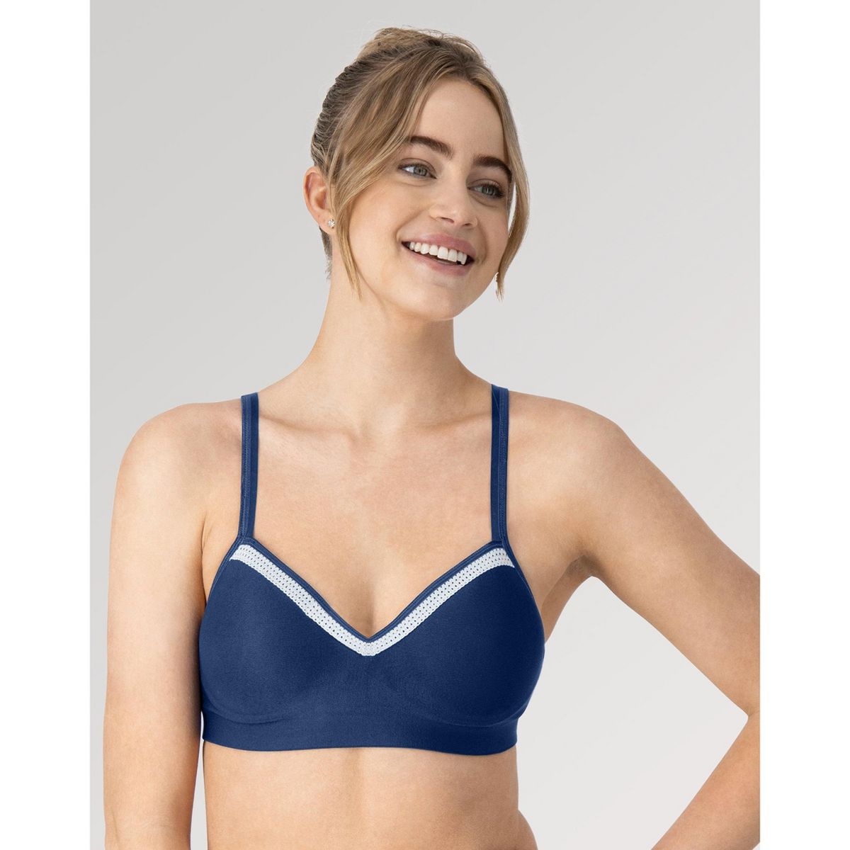 Hanes Foam Evolution Women’s Wireless Bra with SmoothTec Band - thumbnail 3