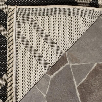 Safavieh Courtyard 5'3" x 7'7" Black and Beige Synthetic Area Rug