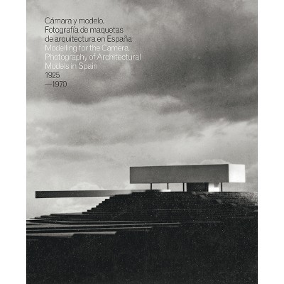 Modelling for the Camera - by  Iñaki Bergera (Hardcover)