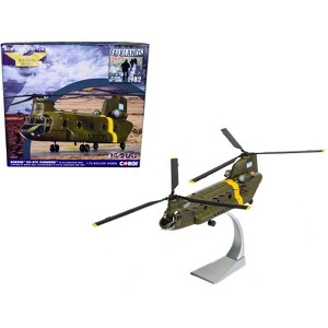 Boeing CH-47C Chinook Helicopter "Falklands War" (1982) Argentine Army "The Aviation Archive" Series 1/72 Diecast Model by Corgi - 1 of 4