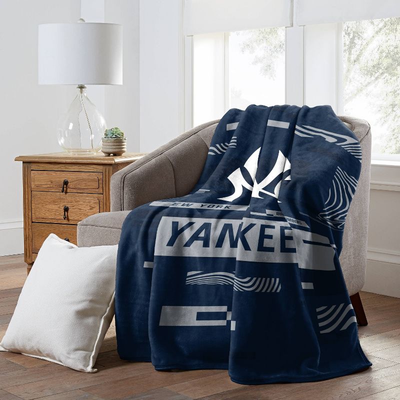 MLB New York Yankees Digitized 60 x 80 Raschel Throw Blanket, 4 of 6