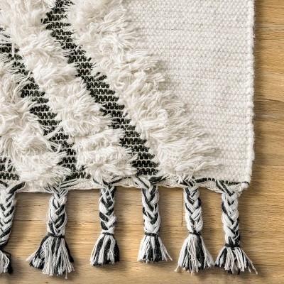 Handmade Ivory Wool Braided Round Shag Area Rug, 60 in Diameter