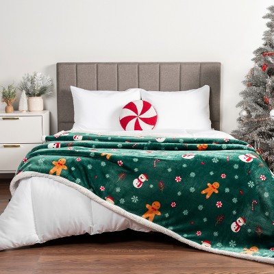 Green Gingerbread Christmas Sherpa Fleece Reversible Throw Blanket