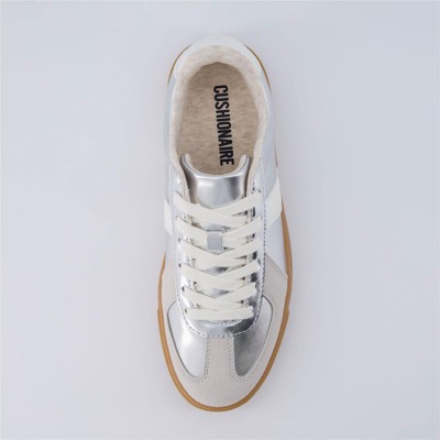 Женские кроссовки CUSHIONAIRE Bailey Womens Retro Sneaker, Classic Everyday Sneakers for Women with Sleek Rounded Toe and Memory Foam -Silver 8 — фото 4