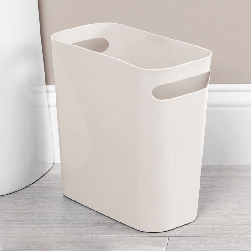 mDesign Plastic Small 1.5 Gal./5.7 Liter Trash Can with Built-In Handles, 5 of 7